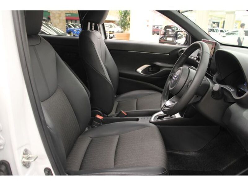 YARIS CROSS