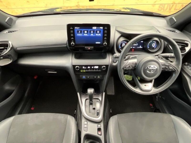YARIS CROSS