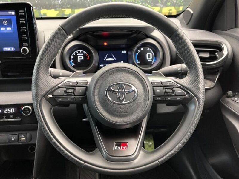 YARIS CROSS