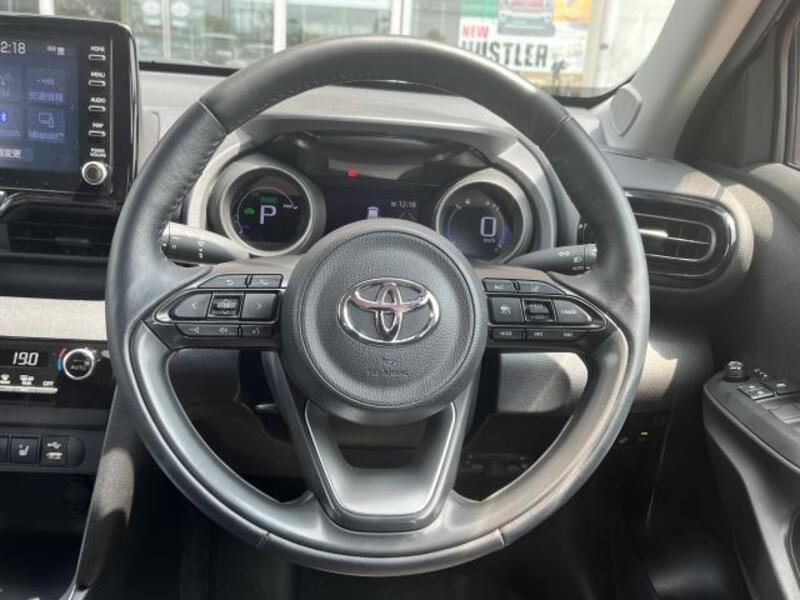 YARIS CROSS