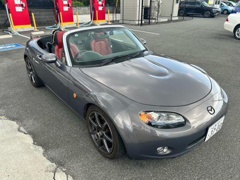 ROADSTER-0