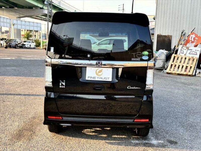 N BOX CUSTOM