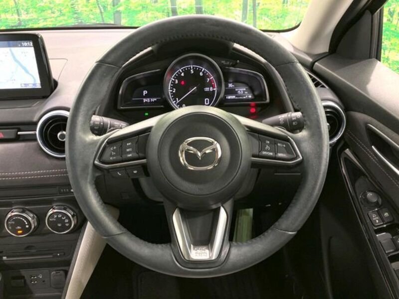 MAZDA2