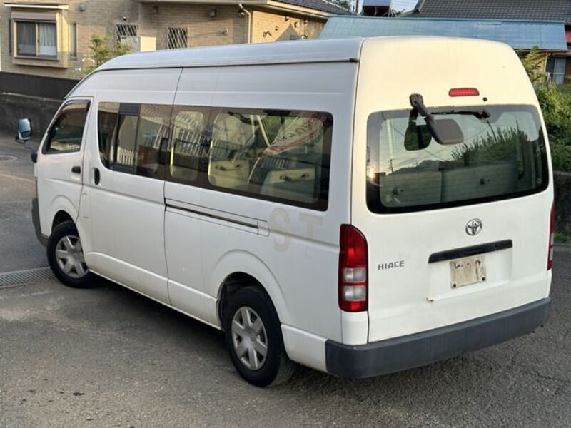 HIACE COMMUTER