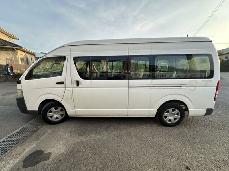 HIACE COMMUTER