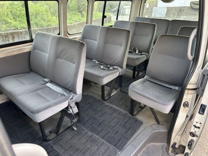 HIACE COMMUTER