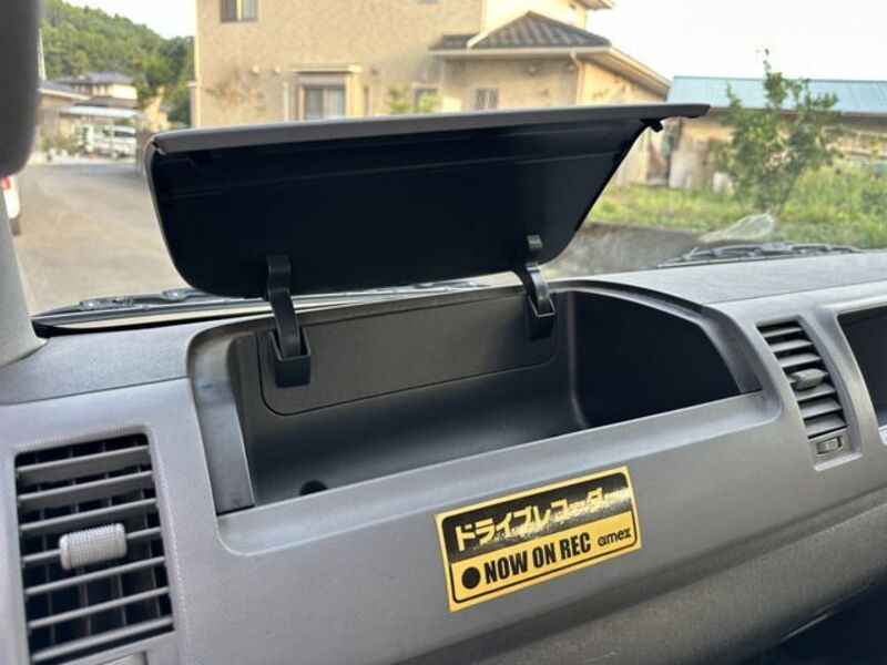HIACE COMMUTER