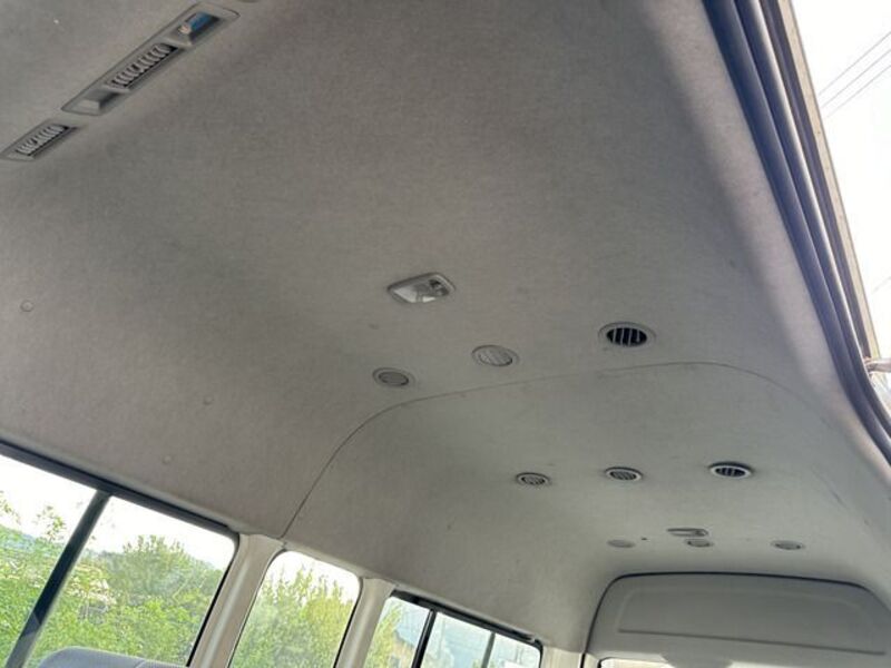 HIACE COMMUTER