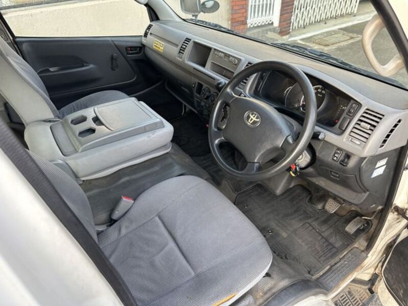 HIACE COMMUTER