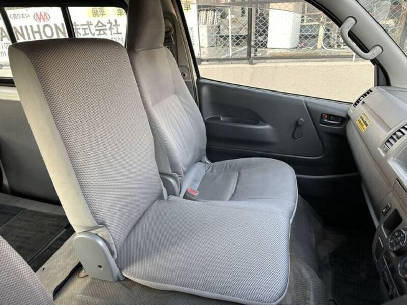 HIACE COMMUTER