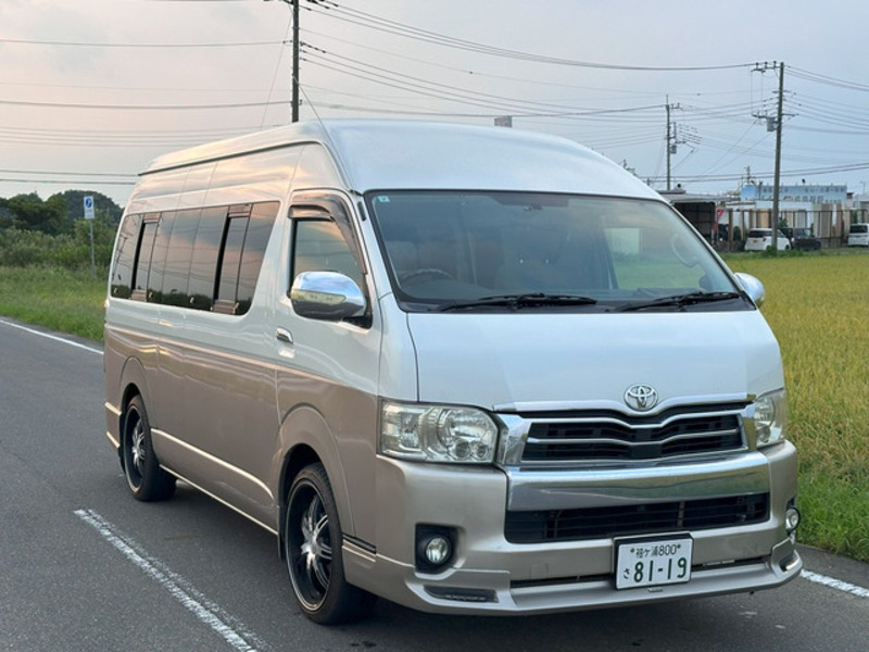 TOYOTA HIACE