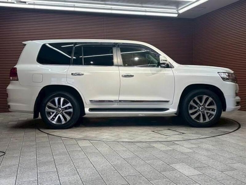 LAND CRUISER