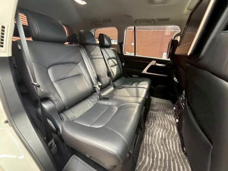 LAND CRUISER