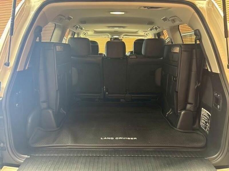 LAND CRUISER