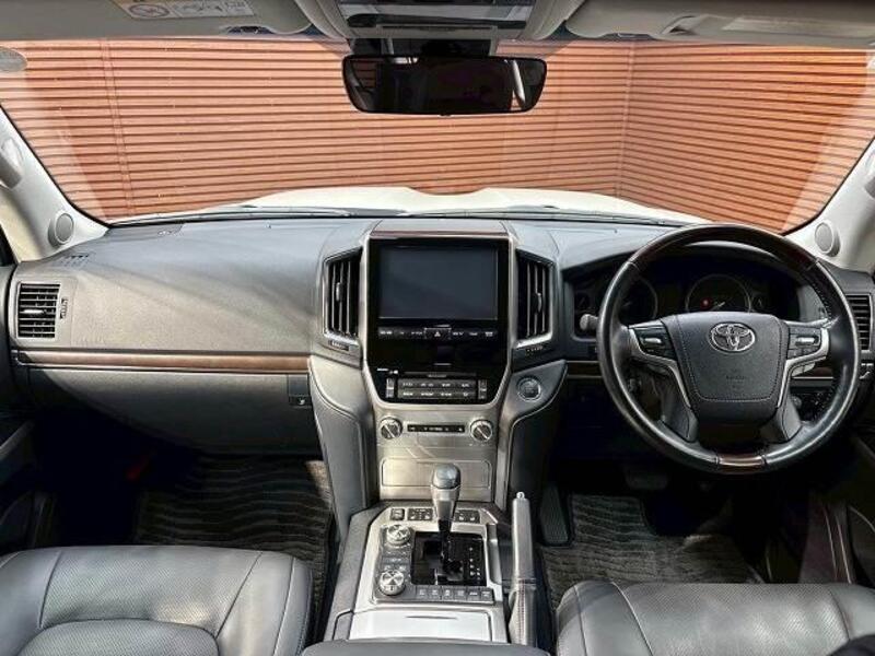 LAND CRUISER