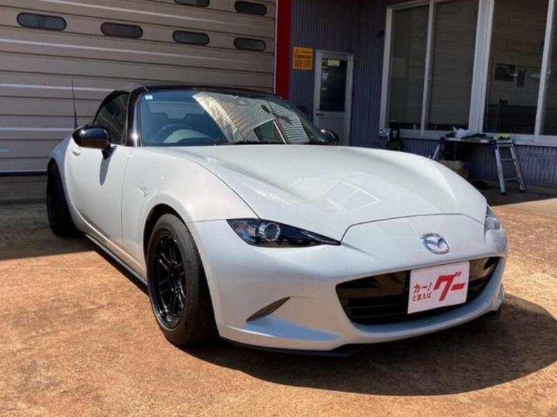 ROADSTER-0