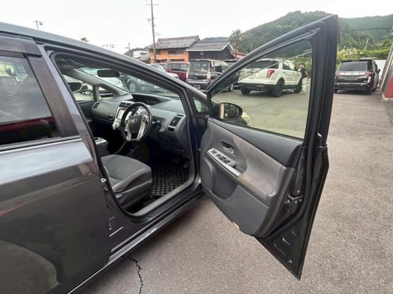 PRIUS ALPHA
