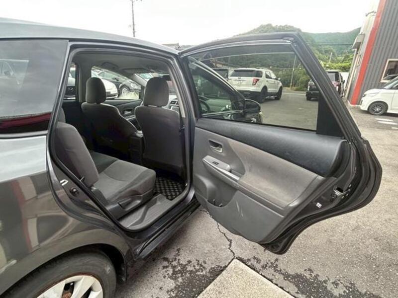 PRIUS ALPHA