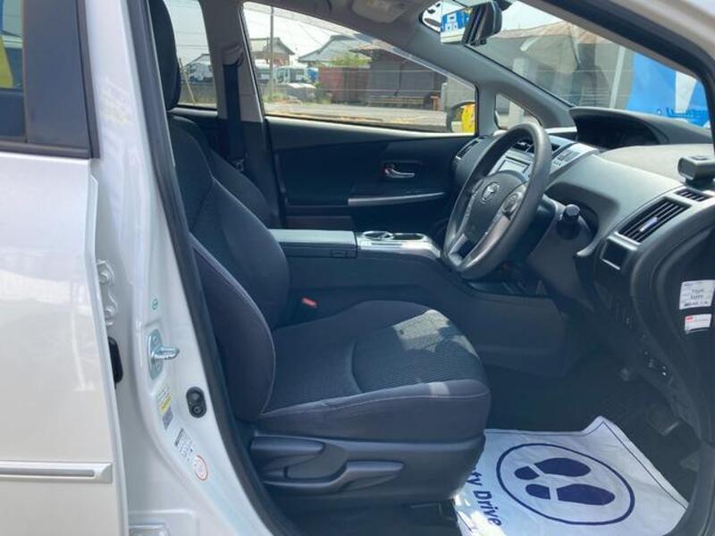 PRIUS ALPHA