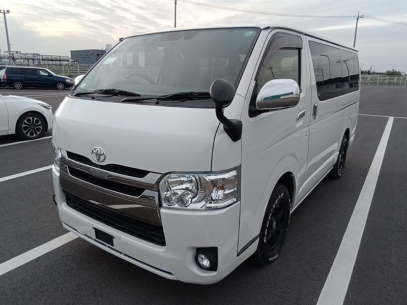 TOYOTA HIACE VAN