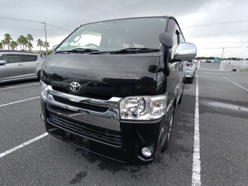 TOYOTA HIACE VAN