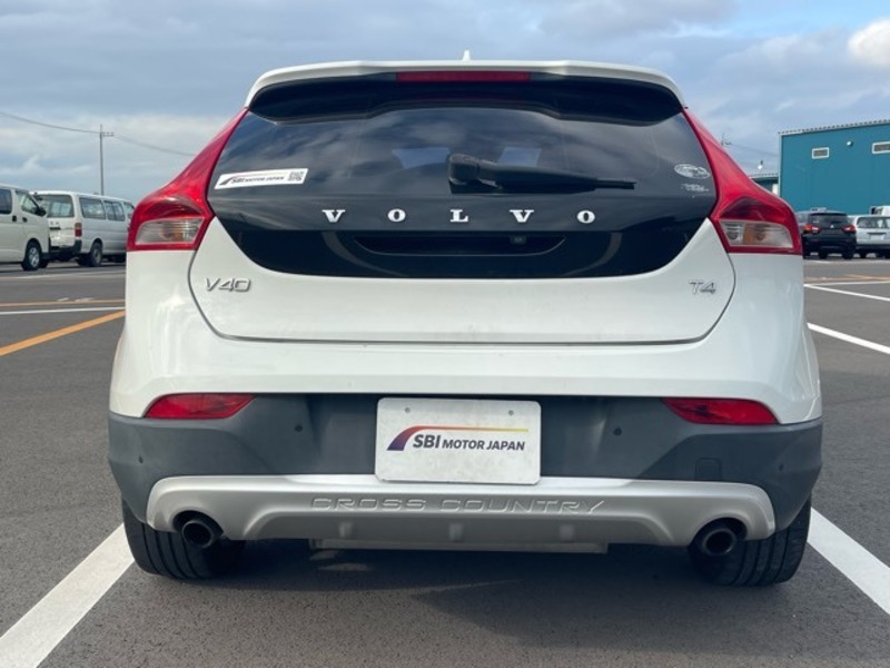 V40