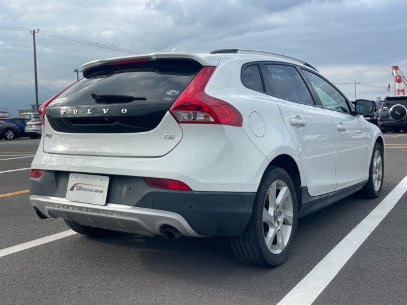 V40