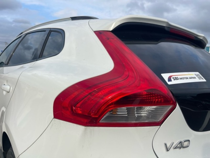 V40