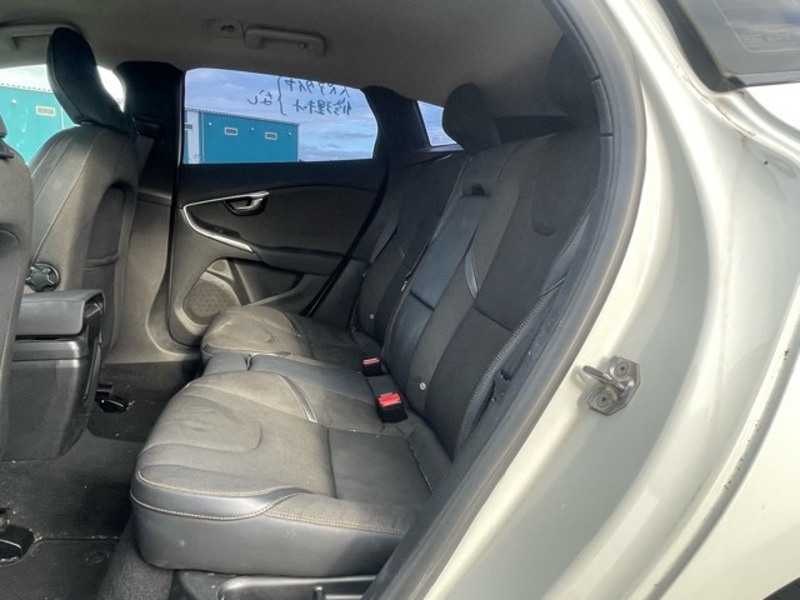 V40