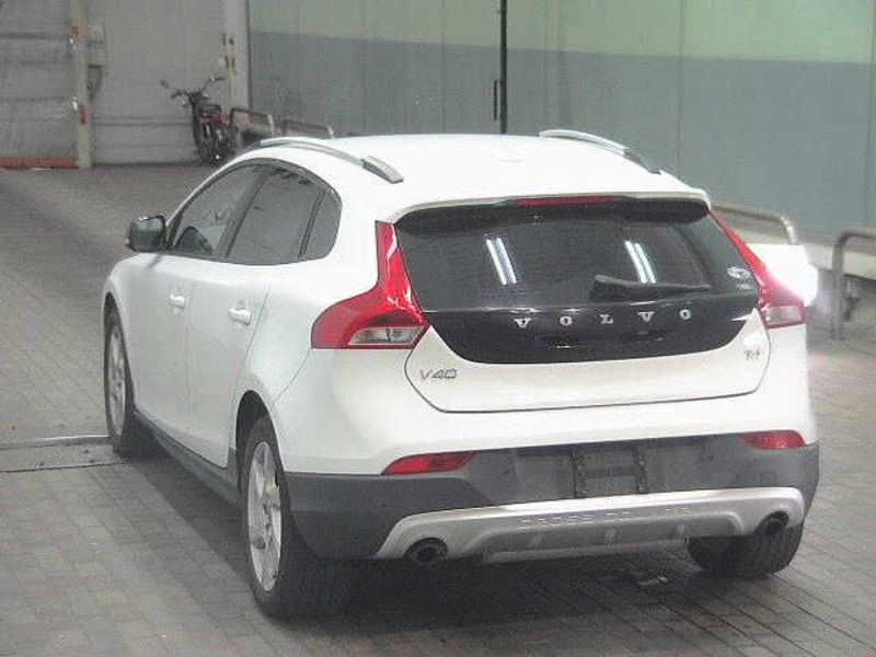 V40