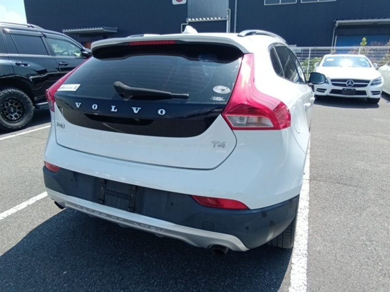 V40