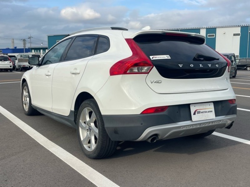 V40