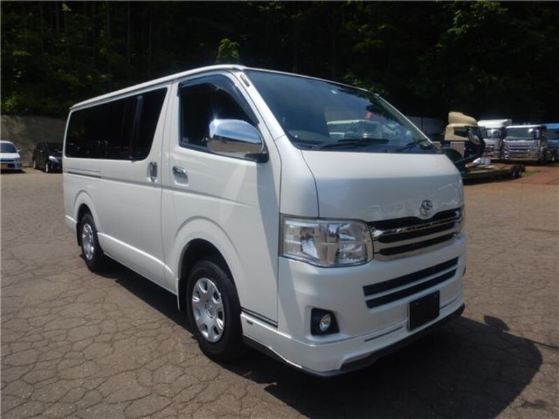 TOYOTA HIACE