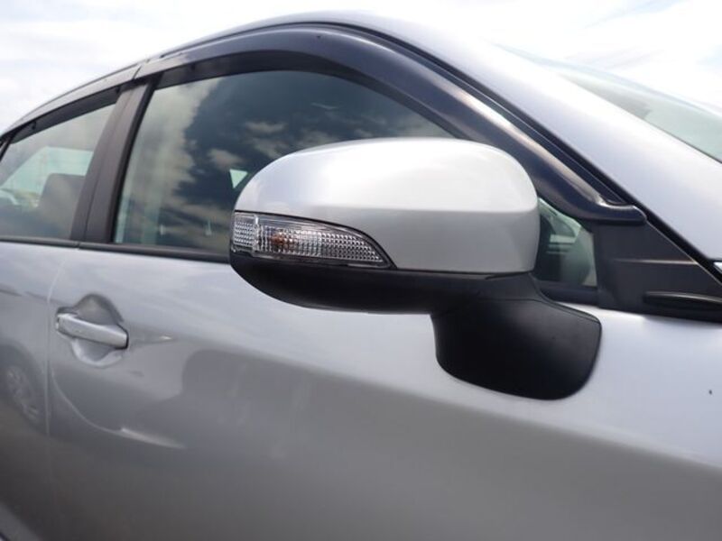 COROLLA AXIO