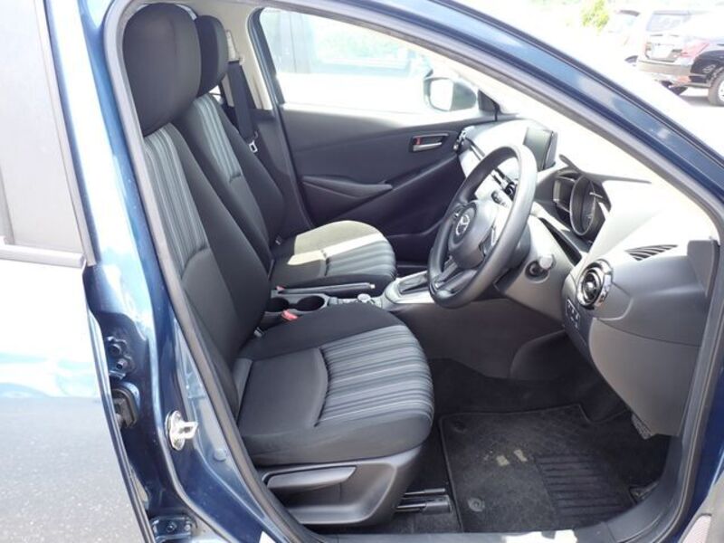 MAZDA2