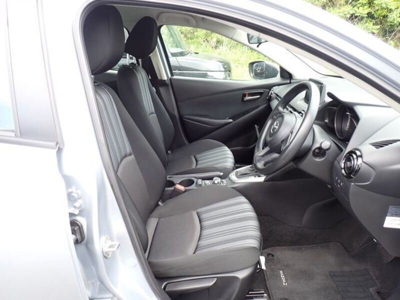 MAZDA2
