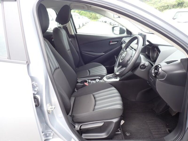MAZDA2
