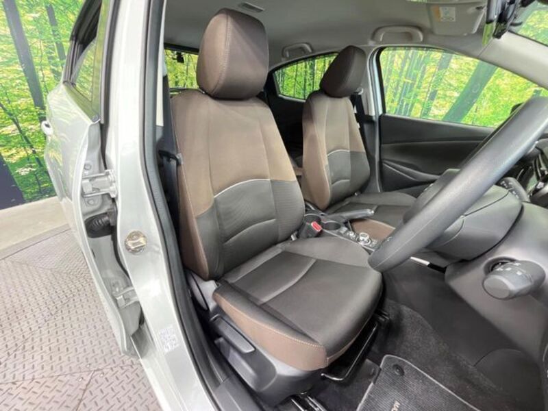 MAZDA2