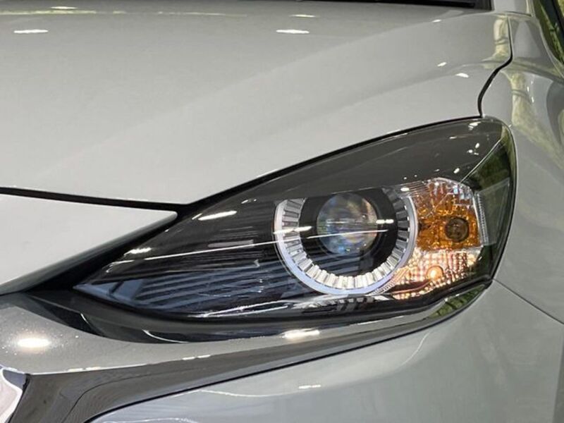 MAZDA2