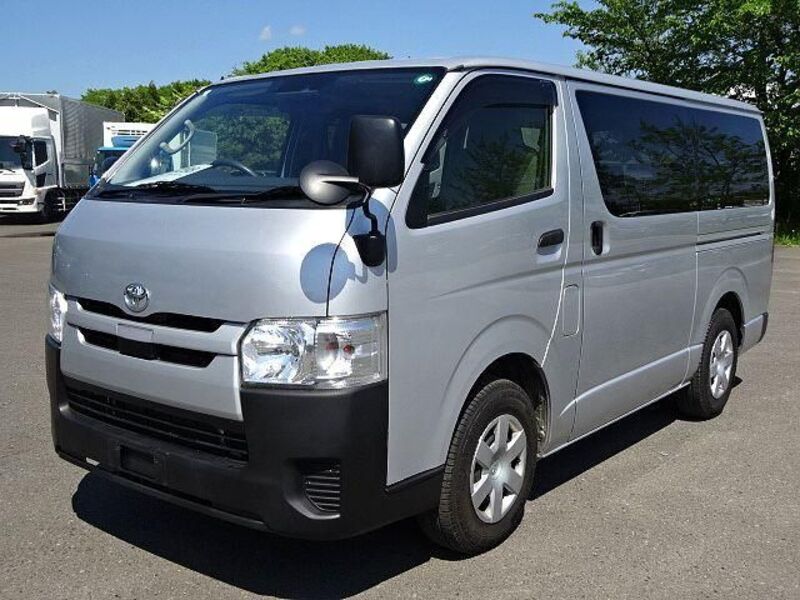 TOYOTA HIACE