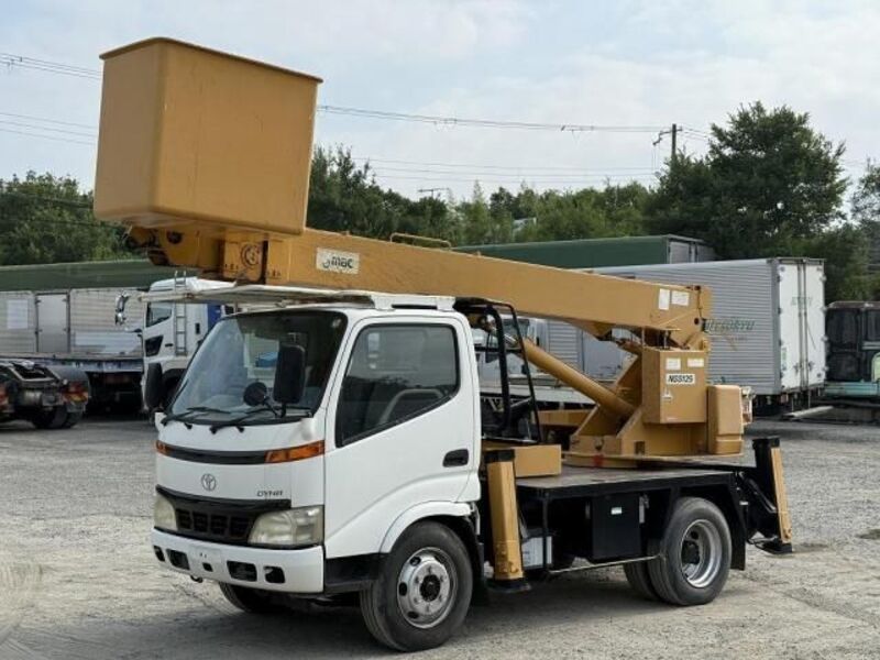TOYOTA DYNA