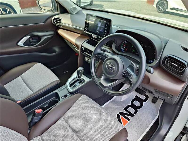 YARIS CROSS