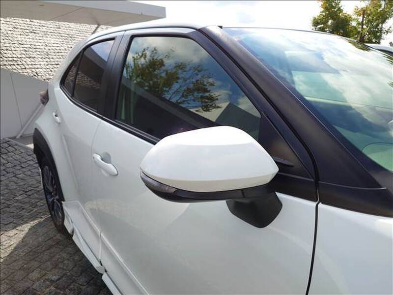 YARIS CROSS