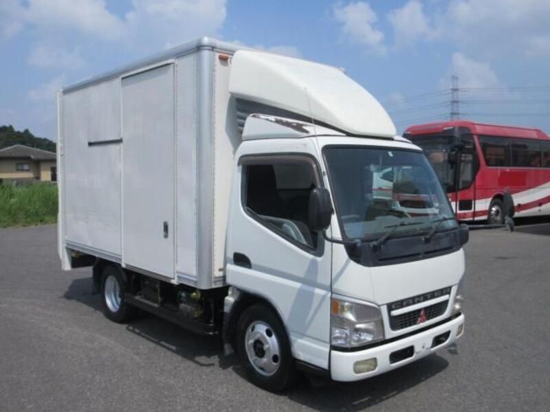 MITSUBISHI CANTER