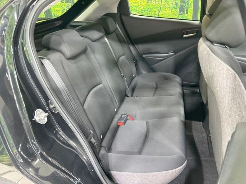 MAZDA2