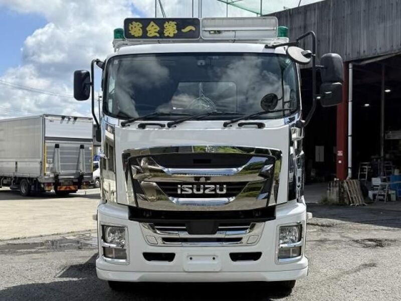 ISUZU GIGA