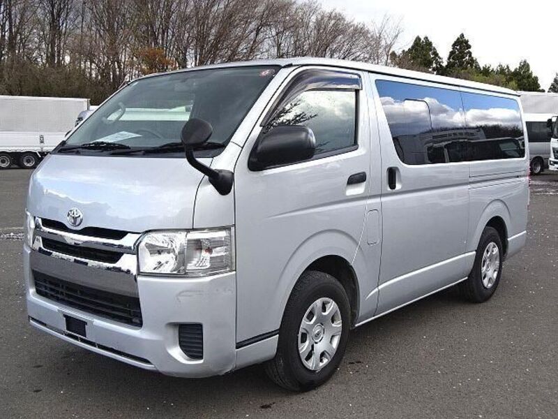TOYOTA HIACE