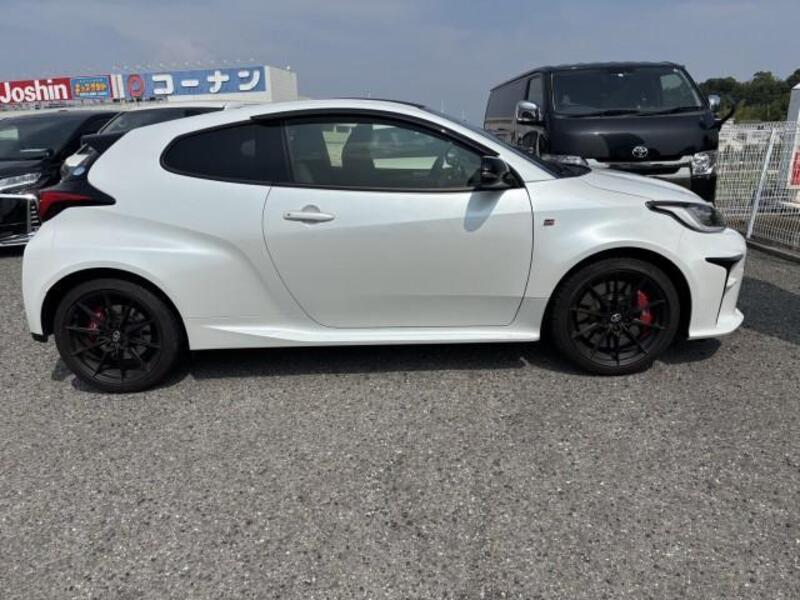 GR YARIS