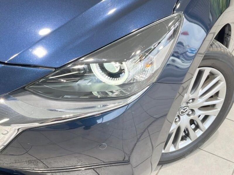 MAZDA2