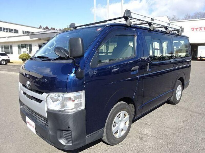 TOYOTA HIACE